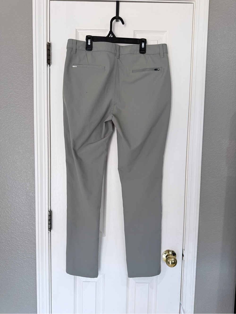Vuori Men's Green-Gray Straight Cascade Tech Chino Pant size 32 - Picture 3 of 6